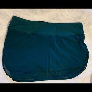 Sporty Lululemon skirt with built in shorts